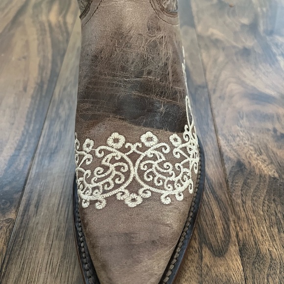 Cowboy boots for women; Size 9; leather with stitching;New in box - Picture 6 of 8